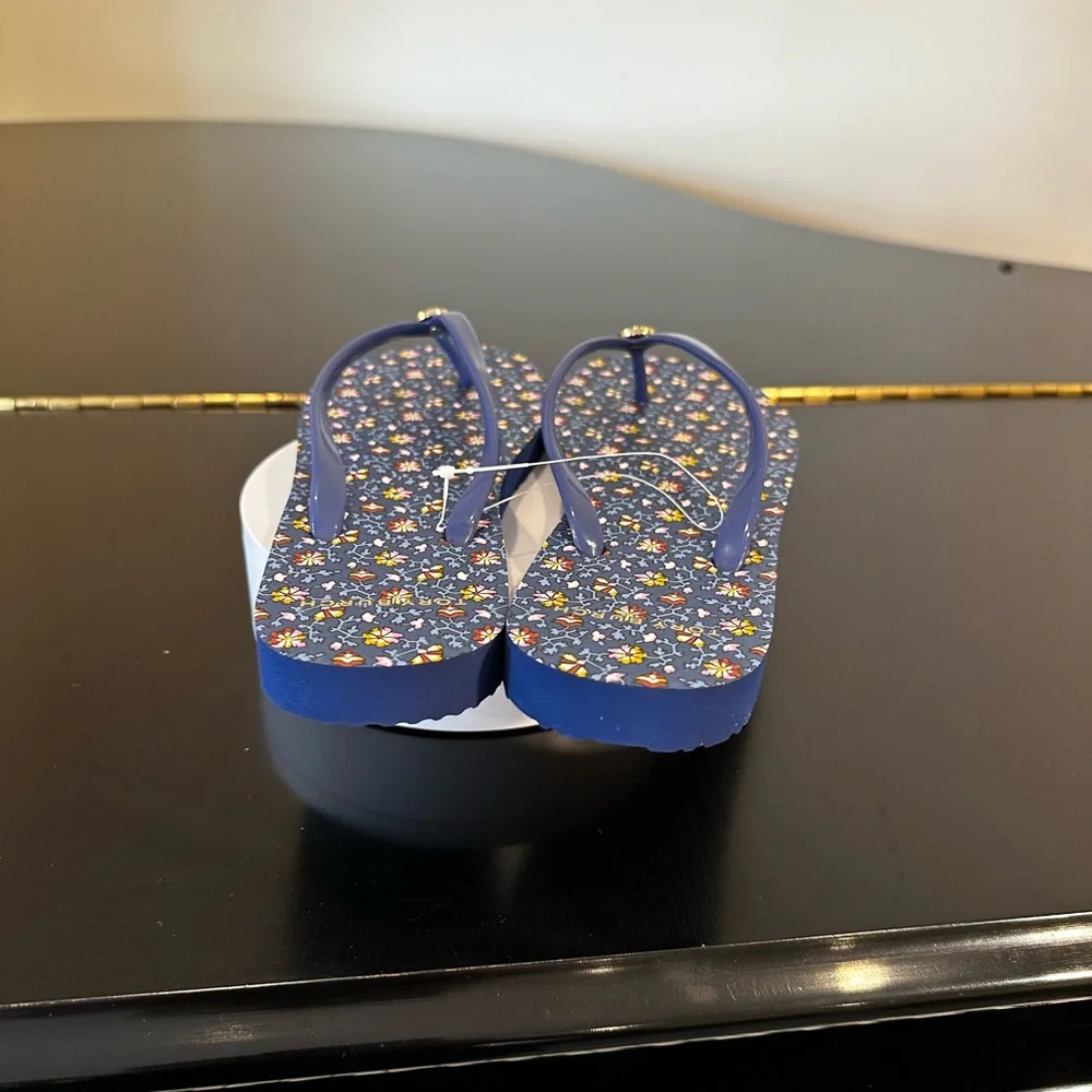 Tory Burch NWT Summer Beach Minimalist Authentic Spring Flower Bloom Flip Flop